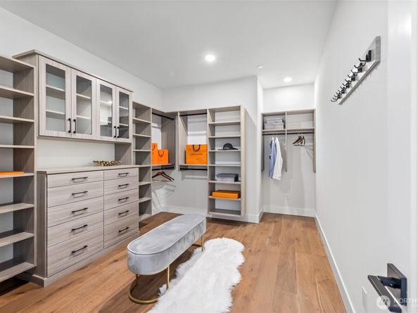 10204 NE 43rd Street, Kirkland WA 98033