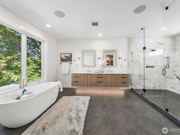 10204 NE 43rd Street, Kirkland WA 98033