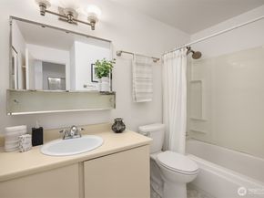 19428 Aurora Avenue N 427, Shoreline WA 98133