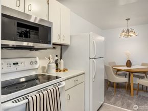 19428 Aurora Avenue N 427, Shoreline WA 98133