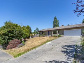18552 15th Loop NE, Poulsbo WA 98370
