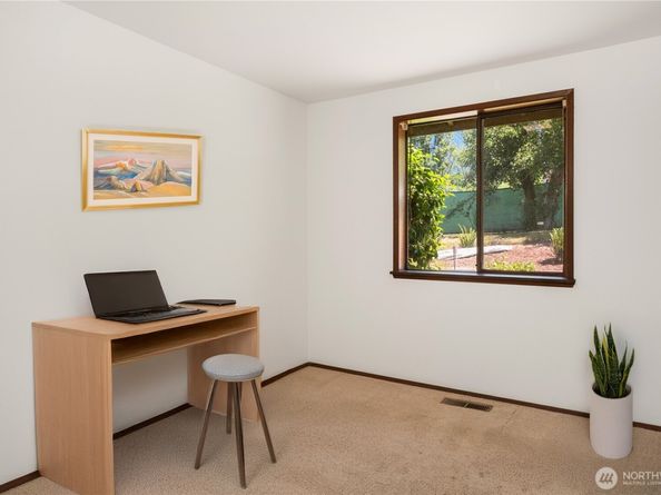 18552 15th Loop NE, Poulsbo WA 98370