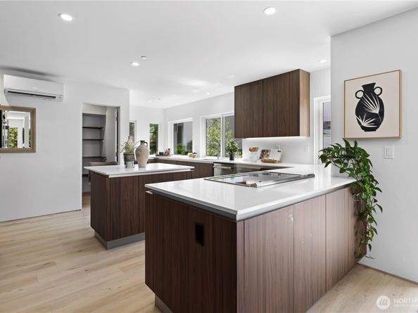 6304 Lakeview Drive, Kirkland WA 98033