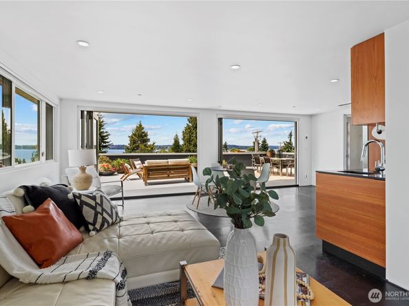 6304 Lakeview Drive, Kirkland WA 98033