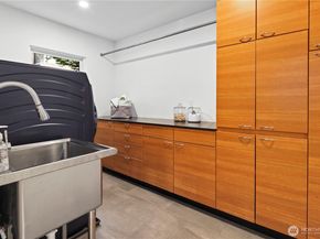 6304 Lakeview Drive, Kirkland WA 98033