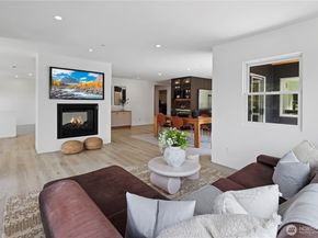 6304 Lakeview Drive, Kirkland WA 98033