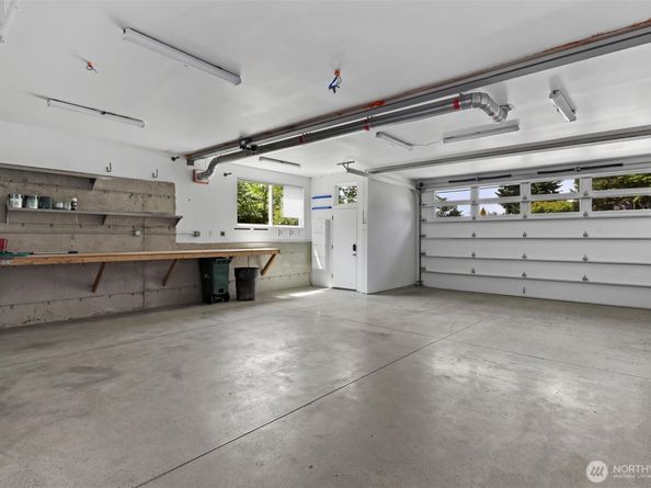 6304 Lakeview Drive, Kirkland WA 98033