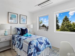 6304 Lakeview Drive, Kirkland WA 98033