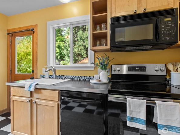 13527 23rd Avenue NE, Seattle WA 98125
