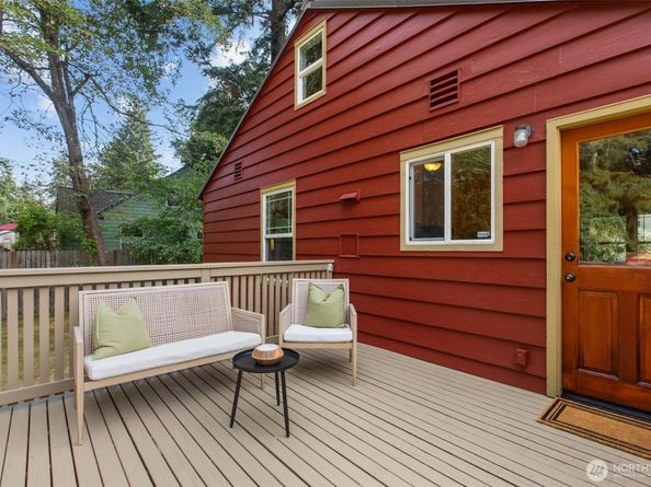 13527 23rd Avenue NE, Seattle WA 98125