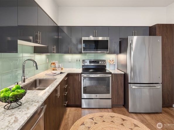 1085 103rd Avenue NE 312, Bellevue WA 98004