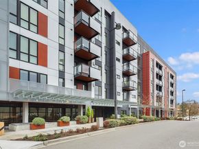 1085 103rd Avenue NE 312, Bellevue WA 98004