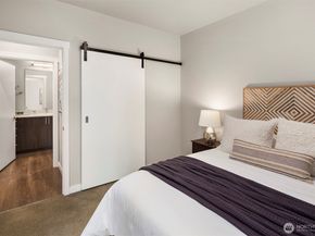 1085 103rd Avenue NE 312, Bellevue WA 98004