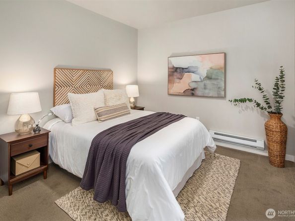 1085 103rd Avenue NE 312, Bellevue WA 98004