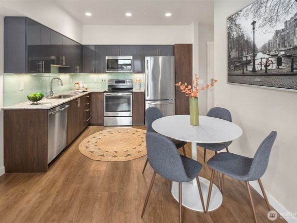1085 103rd Avenue NE 312, Bellevue WA 98004
