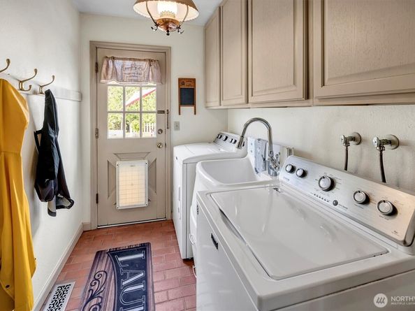 14707 Bear Creek Lane NE, Woodinville WA 98077