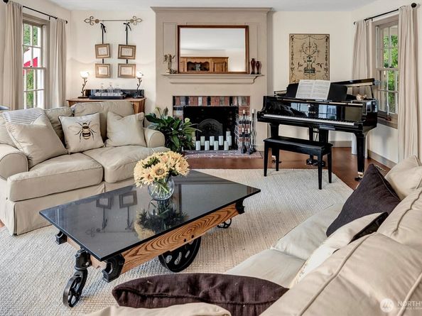 14707 Bear Creek Lane NE, Woodinville WA 98077