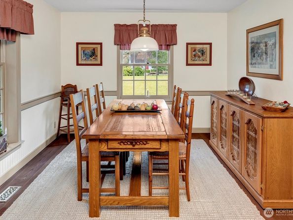 14707 Bear Creek Lane NE, Woodinville WA 98077