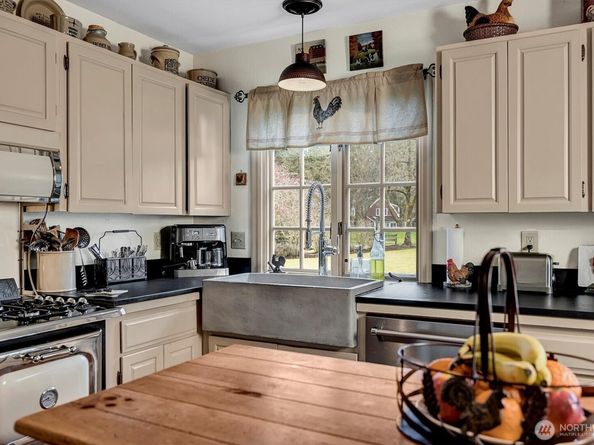 14707 Bear Creek Lane NE, Woodinville WA 98077