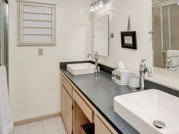 14707 Bear Creek Lane NE, Woodinville WA 98077