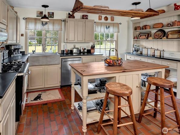 14707 Bear Creek Lane NE, Woodinville WA 98077