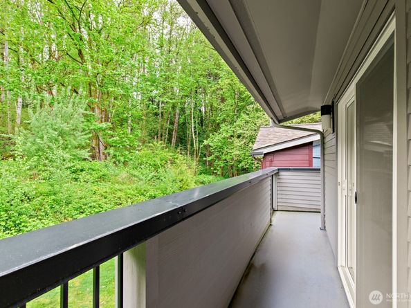 15809 Waynita Way NE G204, Bothell WA 98011