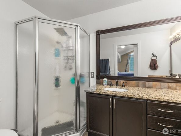 15809 Waynita Way NE G204, Bothell WA 98011