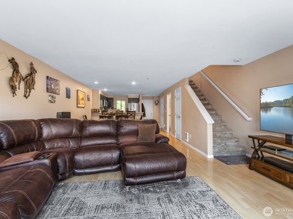 15809 Waynita Way NE G204, Bothell WA 98011