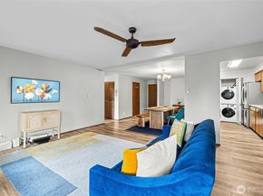 8516 196th Street SW 311, Edmonds WA 98026