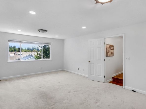 1734 Ilwaco Avenue NE, Renton WA 98059