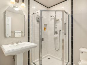 3240 126th Avenue NE, Bellevue WA 98005