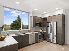 3070 SW Avalon Way A, Seattle WA 98126