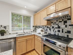 2000 Village Green Drive 16, Mill Creek WA 98012