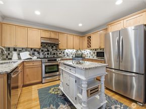 2000 Village Green Drive 16, Mill Creek WA 98012