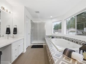 2000 Village Green Drive 16, Mill Creek WA 98012