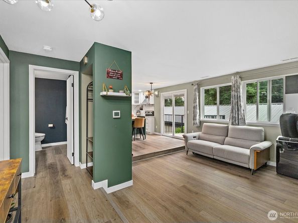 12716 NE 120th Street H7, Kirkland WA 98034