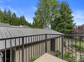 12716 NE 120th Street H7, Kirkland WA 98034