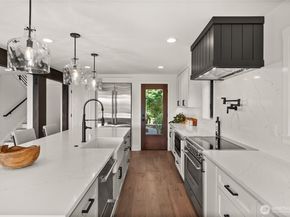 6917 57th Avenue NE, Seattle WA 98115