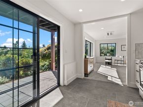 6917 57th Avenue NE, Seattle WA 98115