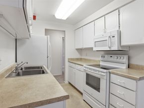 11112 NE 68th Street 327, Kirkland WA 98033