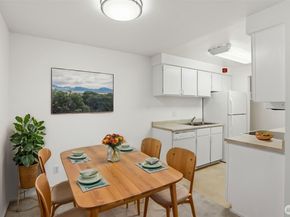 11112 NE 68th Street 327, Kirkland WA 98033