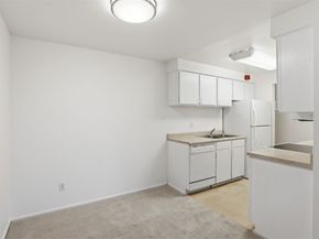 11112 NE 68th Street 327, Kirkland WA 98033