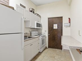 11112 NE 68th Street 327, Kirkland WA 98033