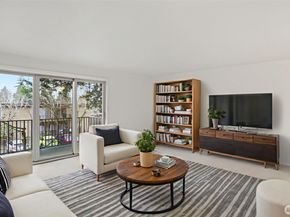 11112 NE 68th Street 327, Kirkland WA 98033