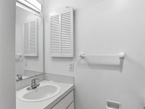 11112 NE 68th Street 327, Kirkland WA 98033