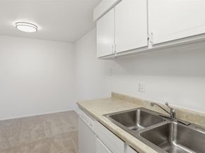 11112 NE 68th Street 327, Kirkland WA 98033