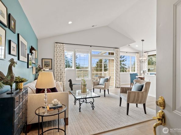 18560 NE 57th Street, Redmond WA 98052