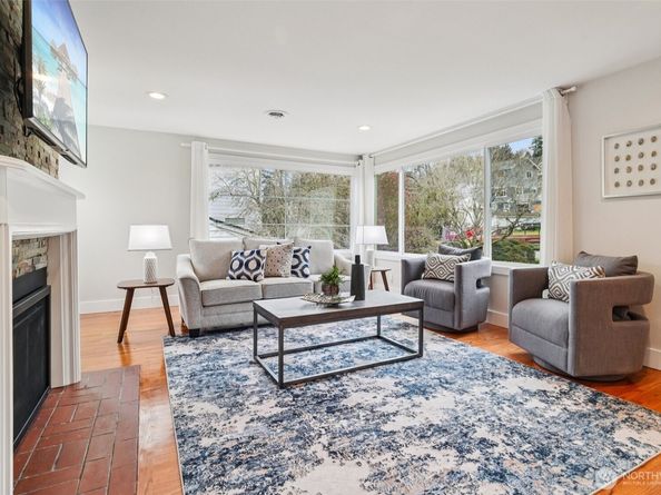 3216 24th Avenue W, Seattle WA 98199