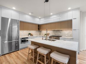 1506 6th Street W, Kirkland WA 98033
