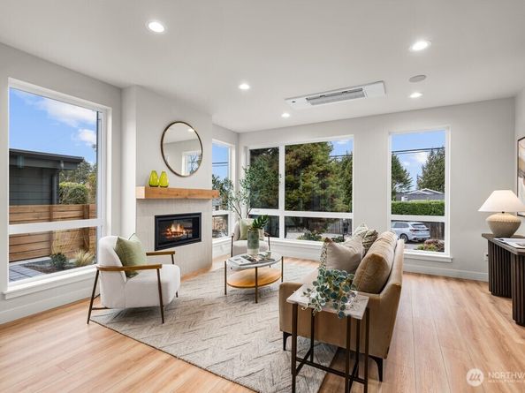 1506 6th Street W, Kirkland WA 98033